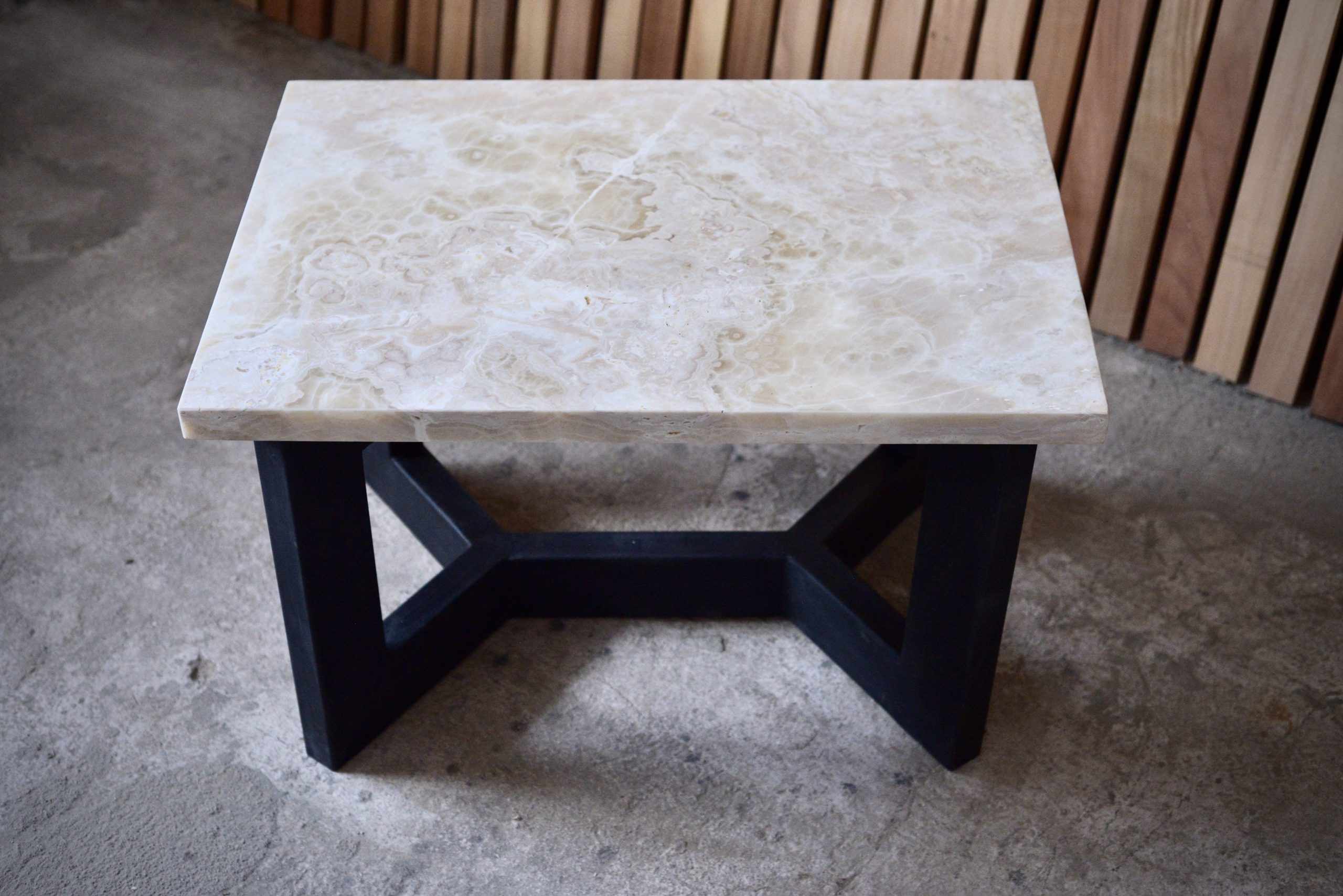 Read more about the article White Onyx Coffee Table