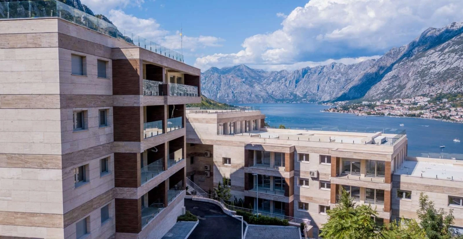 The House – Escape the Noise, Stay in Kotor