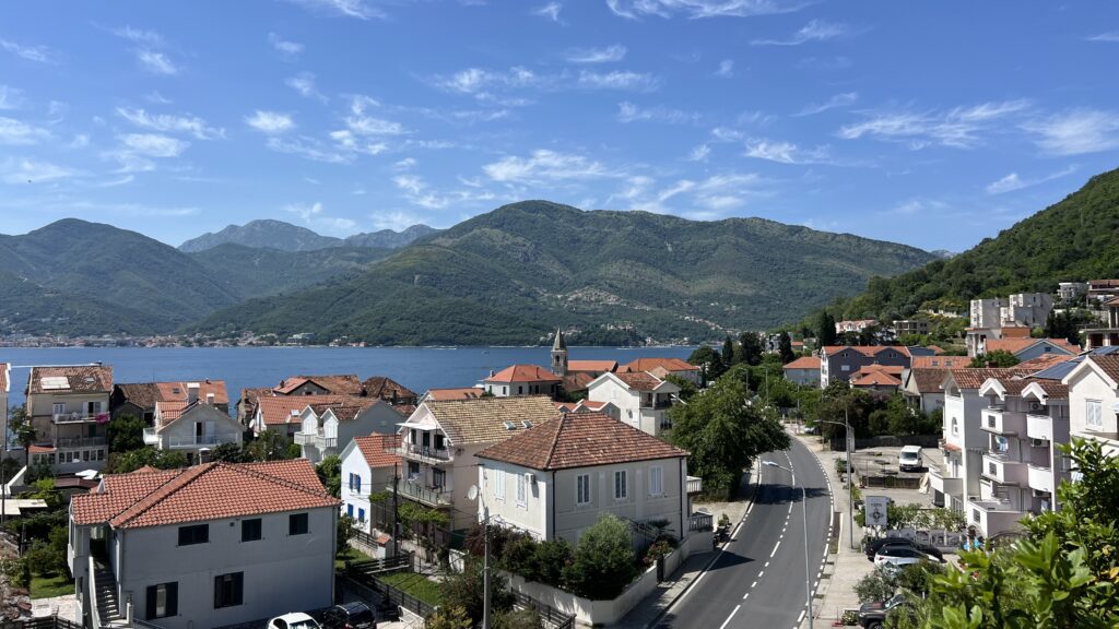 Пентхаус с панорамным видом, всего в 140 м от моря — Тиват, Донья Ластва