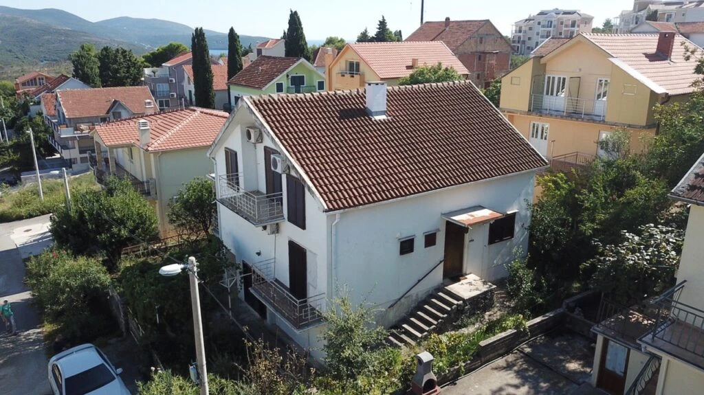 House Facade Reconstruction in Radovici, Lustica