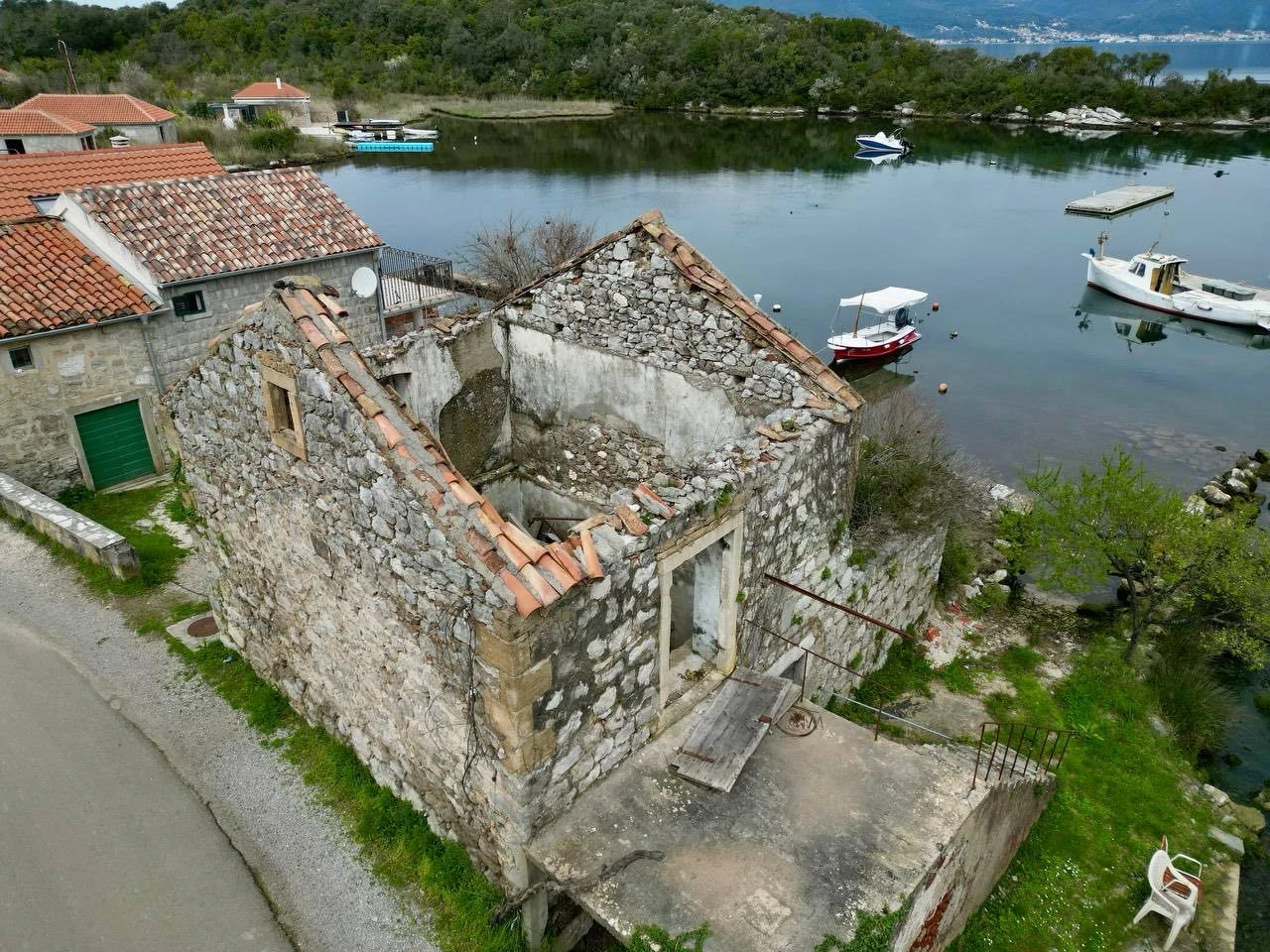 FIRST LINE RUIN | KRAŠIĆI