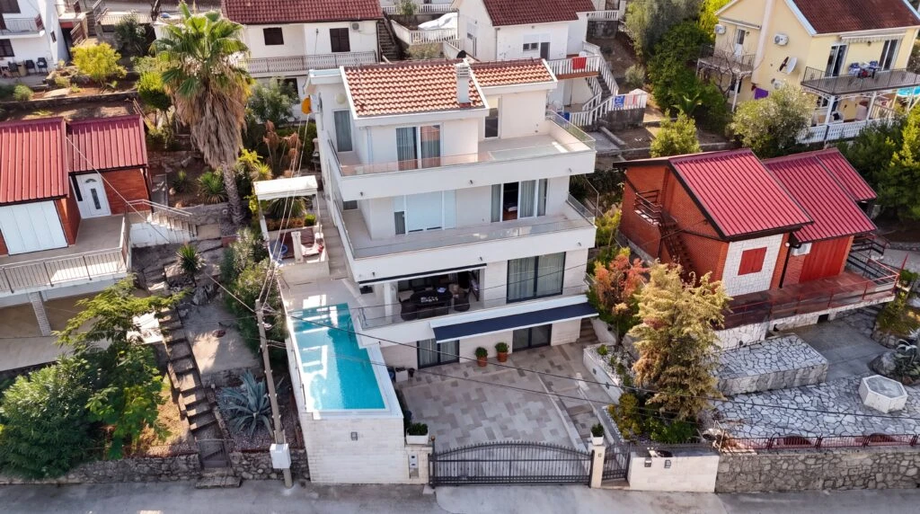 Villa with Pool and Sea Views in Krašići