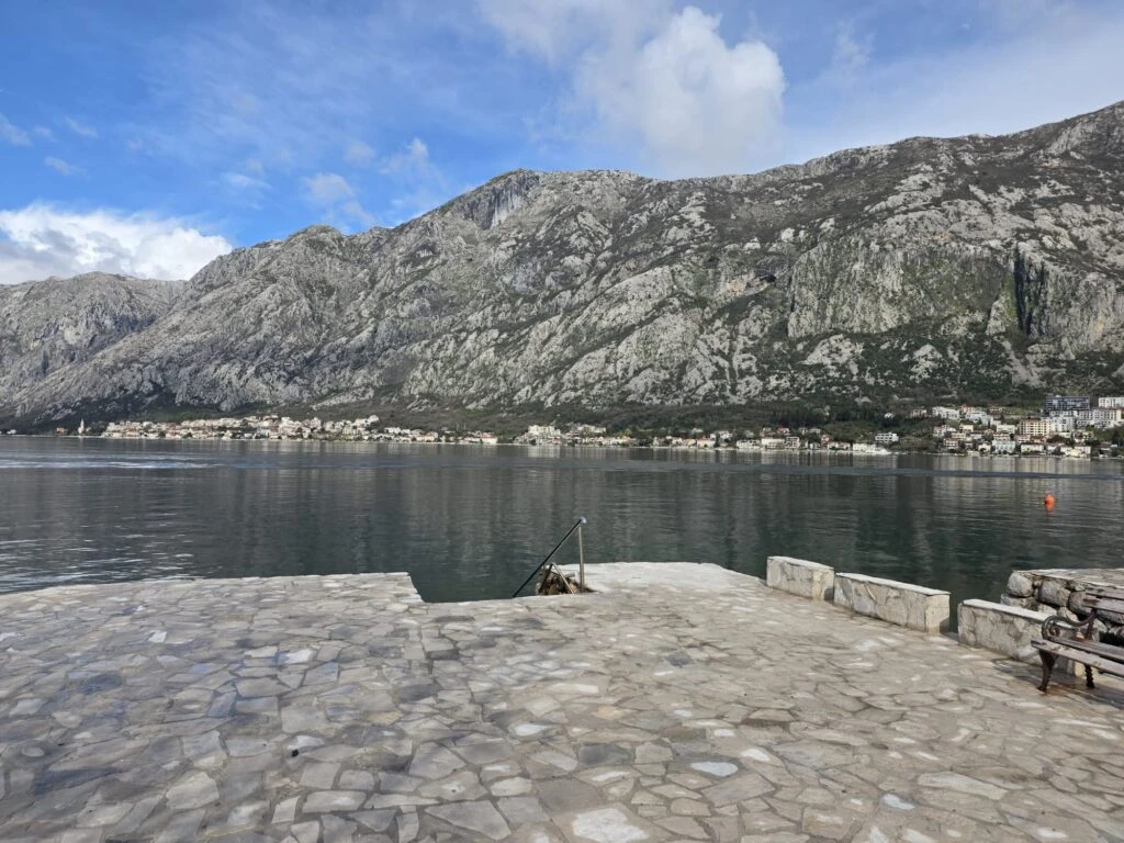 One Bedroom Apartment on the First Line to the Sea in Prčanj