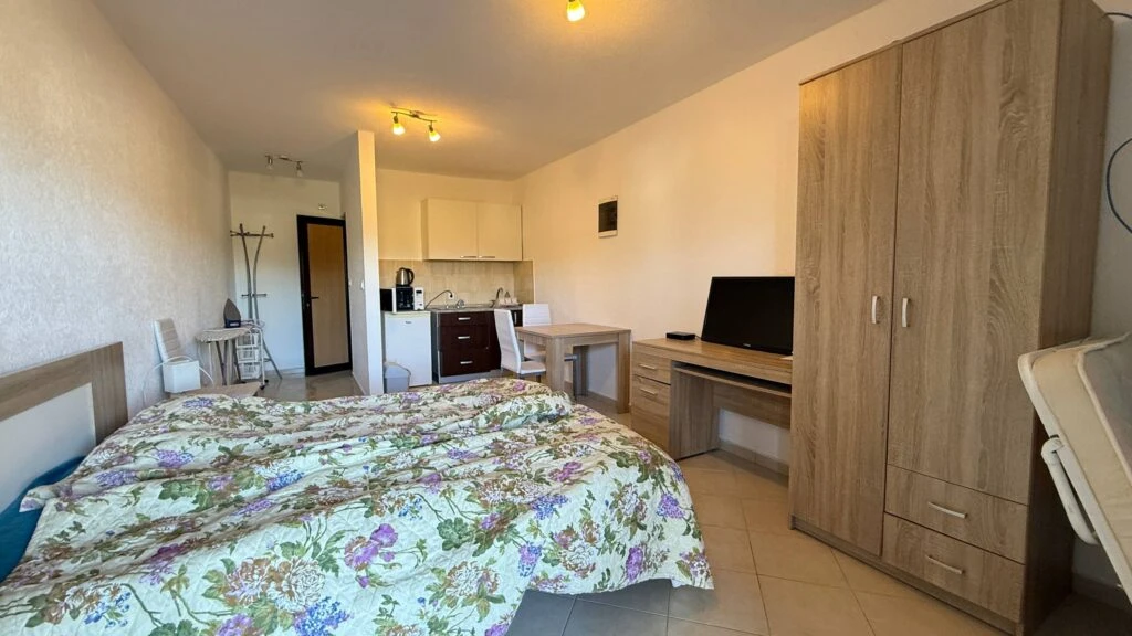 Apartment with Two Separate Studios in Radovići